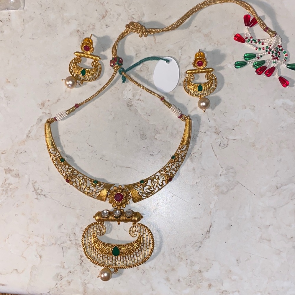 Necklace and earrings set